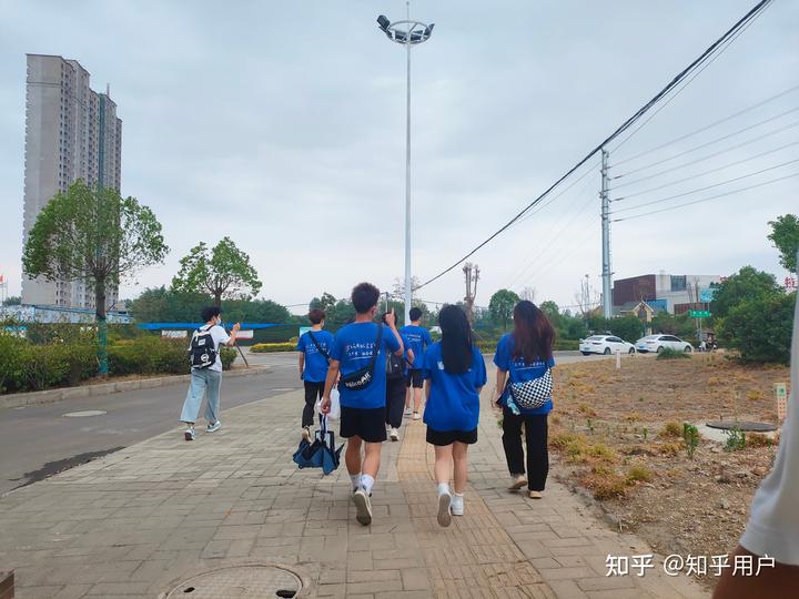 “趣味小实验，科学大发现”-河南城建学院学子三下乡活动组图